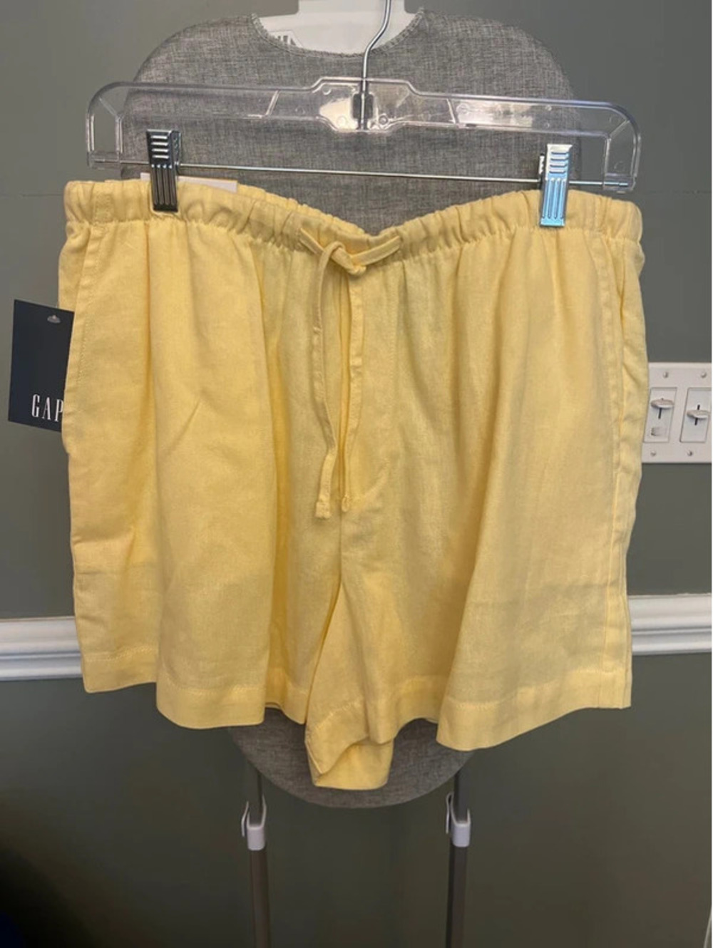 NWT Gap women’s size Medium linen pull on short